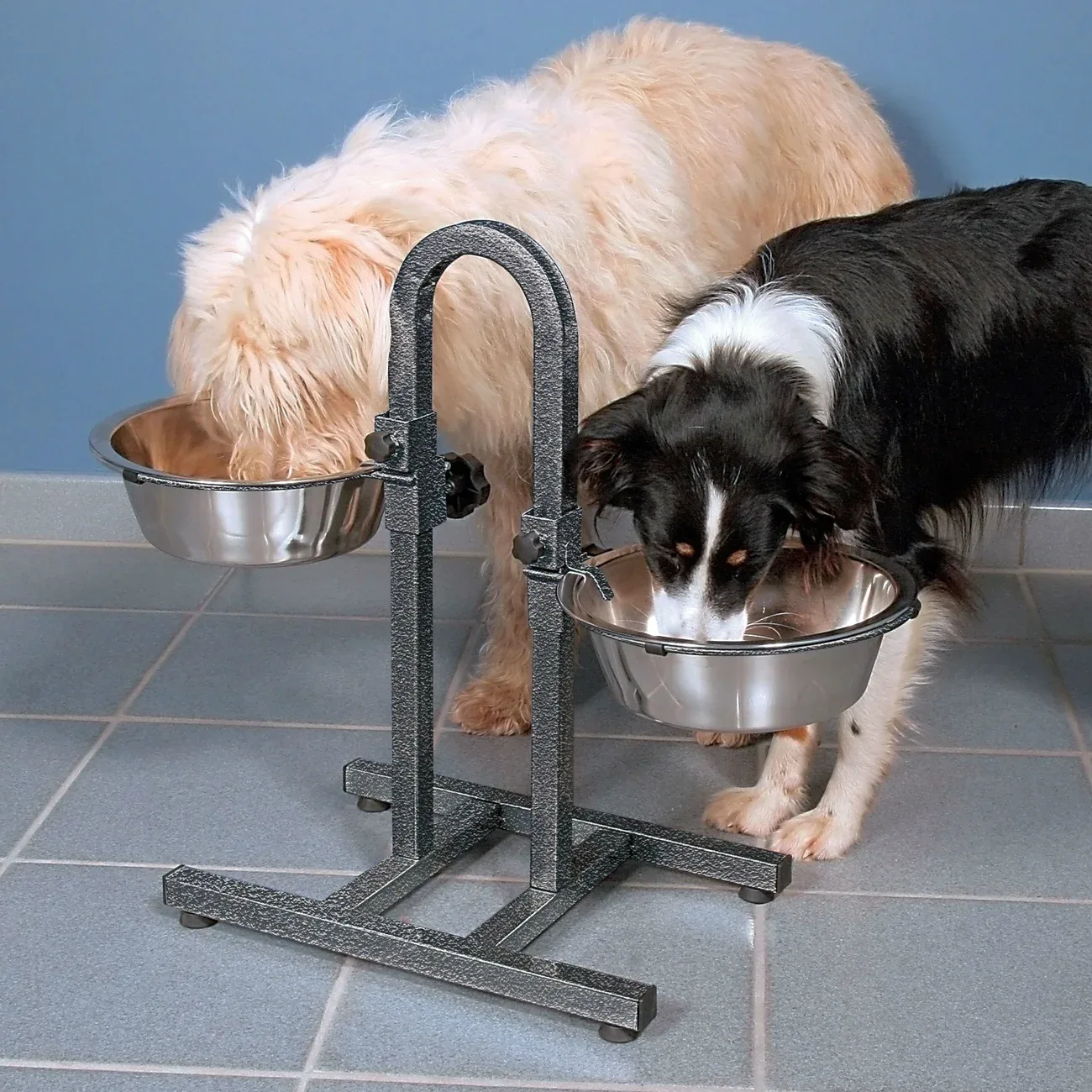 Hundebar mit 2 Edelstahlnäpfen - Image 2