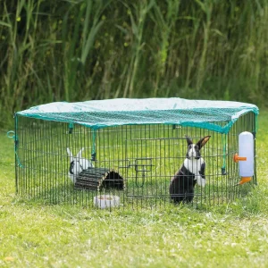Jungtiergehege mit Schutznetz