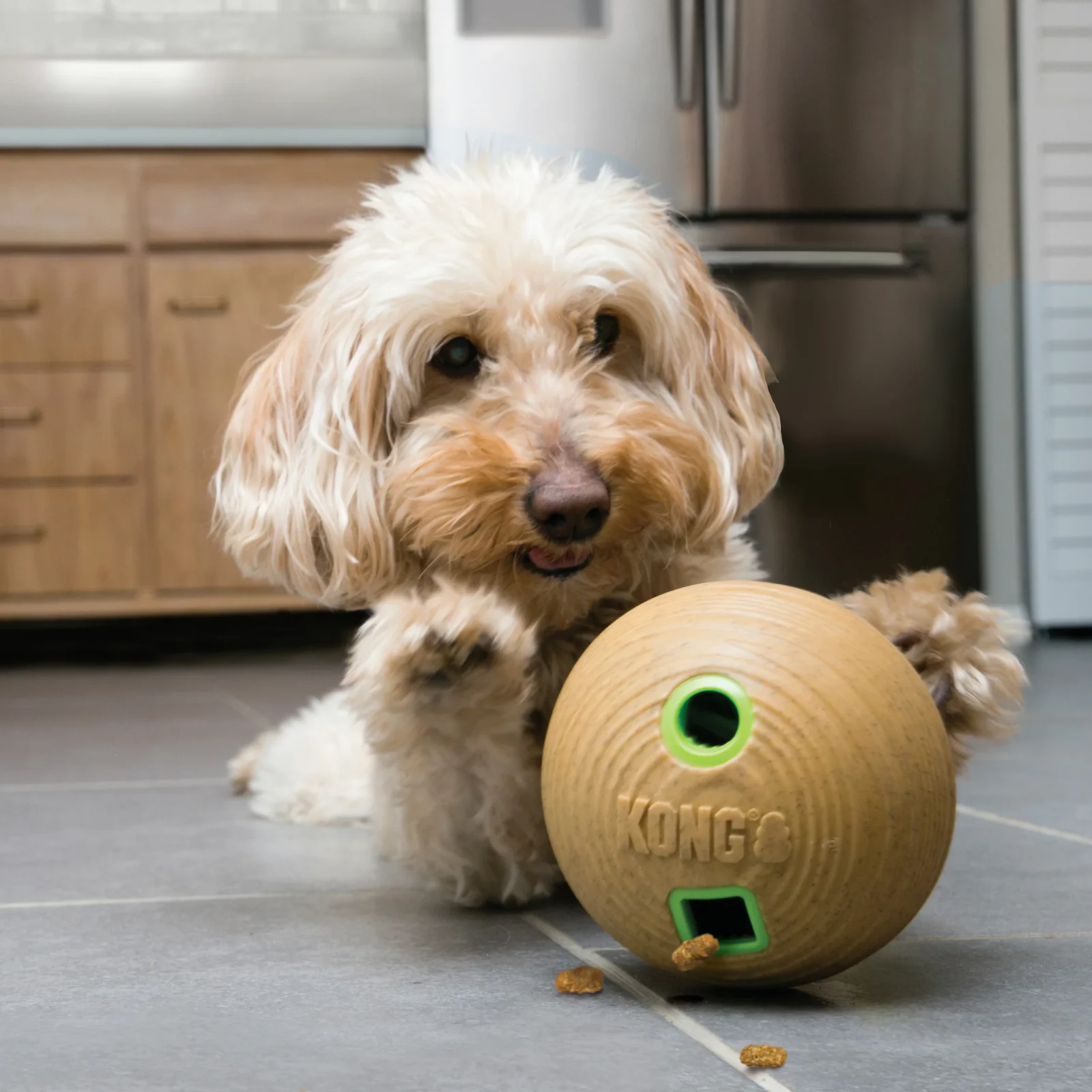 KONG Bamboo Feeder – Befüllbares Snackspielzeug für Hunde - Image 2