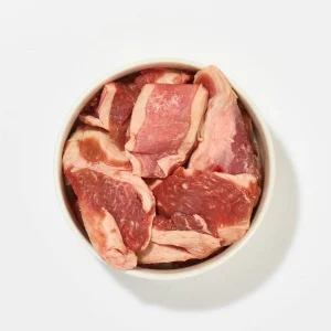 Lammbauchlappen mit Fett gewürfelt