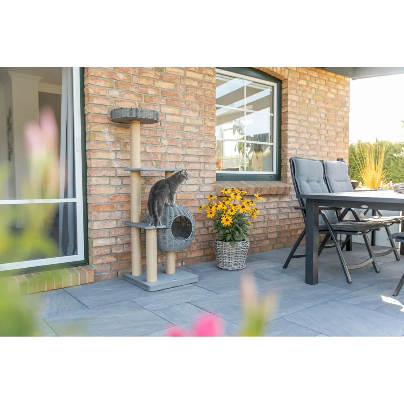 TRIXIE Outdoor Kratzbaum Amalia: Abenteuer für deine Katze im Freien! - Image 2